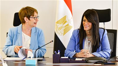 مصر تتعاون مع البنك الأوروبي لحشد استثمارات طاقة متجددة بـ10 مليارات دولار 
