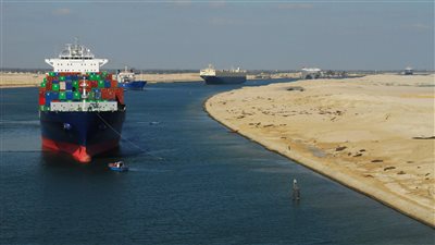 تراجع إيرادات قناة السويس إلى 1.8 مليار دولار بالنصف الأول من 2024-2025