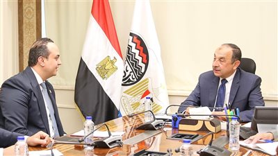 وزير قطاع الأعمال يبحث تعزيز التعاون مع هيئة الرعاية الصحية 