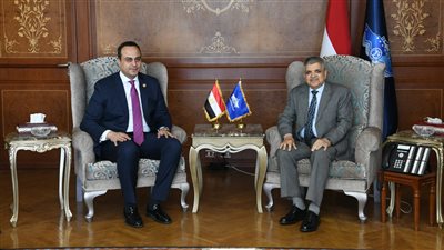 قناة السويس تتعاون مع هيئة الرعاية الصحية لإنشاء مقرات طبية بمواقع العمل