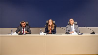 رئيس هيئة البريد تناقش خطط العمل المستقبلية وتحفيز العاملين