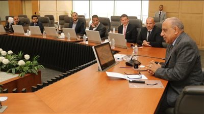 وزير الكهرباء يبحث التعاون مع «إنكوم» بمجالات الطاقة المتجددة وتوطين صناعة البطاريات  