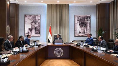 رئيس الوزراء يوجه بصياغة محفزات للتوسع بمنظومة تحويل السيارات للعمل بالغاز الطبيعي