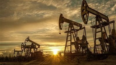 أسعار النفط تتراجع من أعلى مستوى لها في أسبوعين