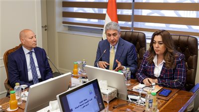 الحكومة تبحث وضع آلية محددة لتحصيل الرسوم من المنشآت الفندقية والسياحية