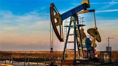 النفط يسجل مكاسب للأسبوع الثاني وسط مخاوف زيادة المعروض