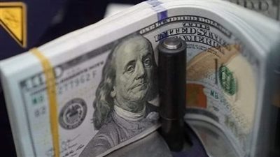 تراجع الدولار بعد تخفيض التصنيف الائتماني للولايات المتحدة الأمريكية