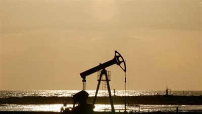 أسعار النفط تتراجع وسط ترقب زيادة إنتاج أوبك+