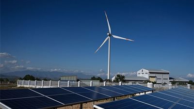 البنك الأوروبي يدعم تنفيذ أول عقود كهرباء مباشرة بين جهات القطاع الخاص بمصر