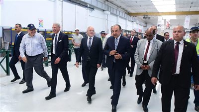 وزير قطاع الأعمال يشهد تسليم دفعة من مركبات «نصر سكاي» لجامعة سوهاج 