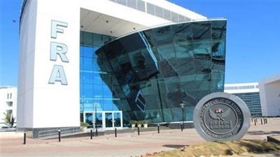 تحديد الرسوم ومقابل الخدمات المستحقة على العاملين بقطاع التأمين