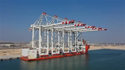 ميناء دمياط يستقبل 5 أوناش رصيف عملاقة لمحطة الحاويات «تحيا مصر 1»