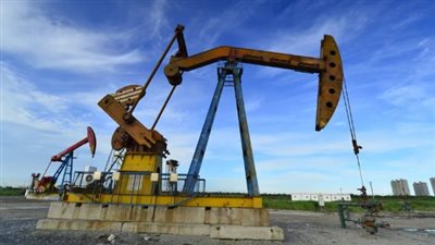 ارتفاع أسعار النفط 7% مع تبادل إسرائيل وإيران الغارات الجوية