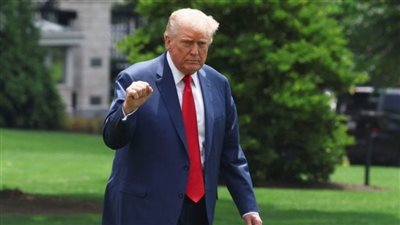 إدارة ترامب تأمر مسؤولي الهجرة بتعليق المداهمات والاعتقالات في المزارع والفنادق