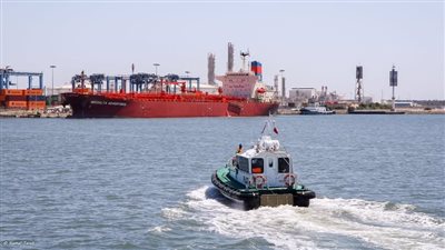 تداول آلفان طن بضائع و121 شاحنة بموانئ البحر الأحمر