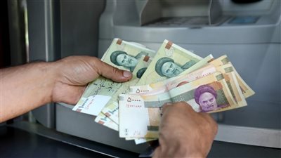 الريال الإيراني يخسر 12% من قيمته أمام اليورو 