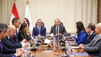 وزيرا قطاع الأعمال والاستثمار يبحثان الترويج للفرص المتاحة بقطاع الغزل والنسيج