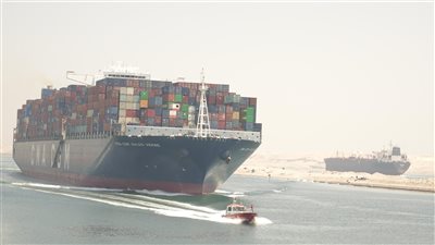قناة السويس تشهد عبور سفينة الحاويات العملاقة CMA CGM JULES VERNE