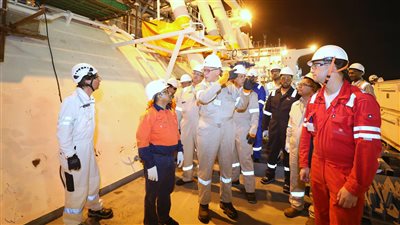 وزير البترول يتابع أعمال تجهيز سفينة التغييز «Energos Power» بميناء الإسكندرية 