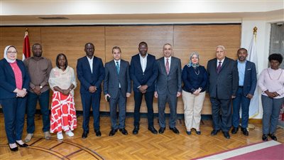 رئيس البنك الزراعي المصري يبحث دعم التنمية الزراعية في أنجولا 