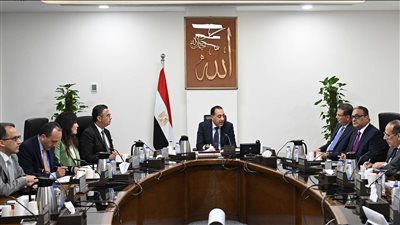 رئيس الوزراء يبحث فرص التوسع في صناعة السكر