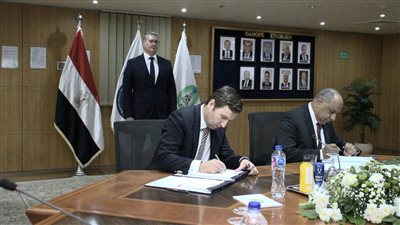 توقيع اتفاقية للبحث عن البترول واستغلاله بالصحراء الشرقية