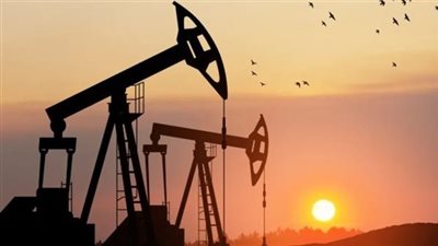 النفط يرتفع مع تراجع المخزونات الأمريكية .. وبرنت يصعد 0.4%