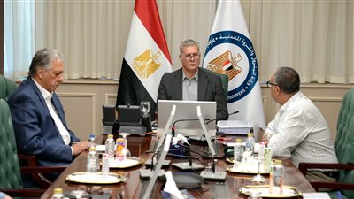 وزير البترول يتابع إجراءات العثور علي المفقودين بحادث البارج البحري