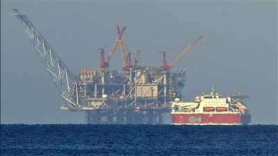 «أديس القابضة»: 4 حالات وفاة بحادث انقلاب بارجة في خليج السويس