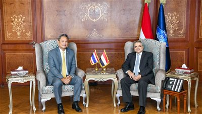 رئيس قناة السويس يبحث مع سفير تايلاند التعاون في مجال الخدمات البحرية