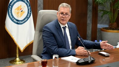 وزير البترول: تنفيذ مشروعات مسح جوي وسيزمي لتحديد الإمكانات التعدينية فى مصر