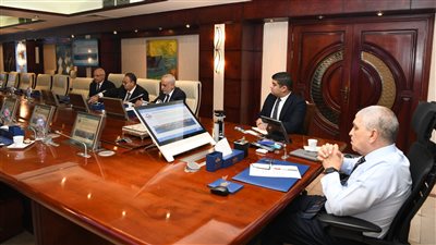 رئيس قناة السويس يبحث مع UW القبرصية رفع تنافسية ترسانة بورسعيد البحرية