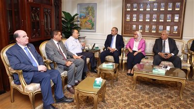 رئيس البنك الزراعي المصري يبحث دعم المشروعات التنموية بمحافظة أسيوط