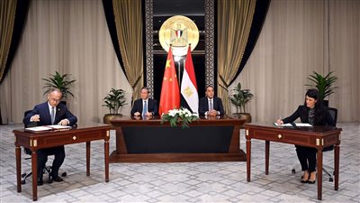 مصر والصين توقعان أول استراتيجية تعاون إنمائي وبرنامج لمبادلة الديون