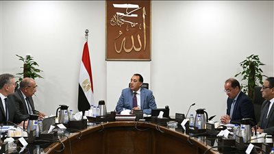 رئيس الوزراء يوجه الجهات الحكومية بضرورة الالتزام بسداد مستحقات شركات الكهرباء