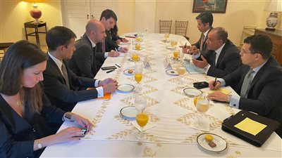 وزير الخارجية يبحث مع نظيره الفرنسى تعزيز التعاون المشترك بمختلف المجالات 