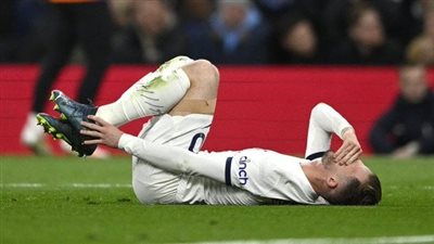 تأكد إصابة لاعب خط وسط توتنهام بقطع في الرباط الصليبي
