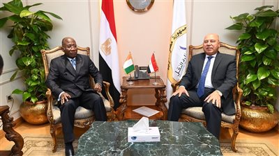 مباحثات مصرية - إيفوارية لتعزيز التعاون المشترك بمجالي الصناعة والنقل 