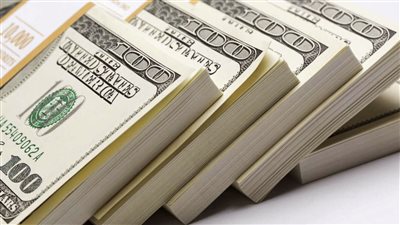 سعر الدولار يواصل التراجع أمام الجنيه في مصر