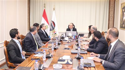 وزير قطاع الأعمال يبحث سبل تطبيق تقنيات الذكاء الاصطناعي بالشركات التابعة