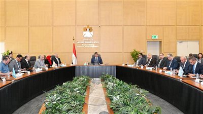 وزير الإسكان يتابع موقف تنفيذ منطقة الأعمال المركزية بالعاصمة الإدارية