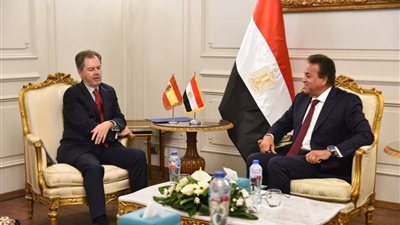مصر وإسبانيا تبحثان سبل تعزيز التعاون في القطاع الصحي