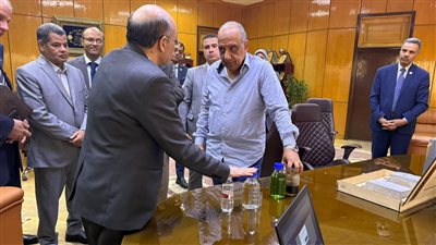 وزير الكهرباء يتابع مشروعات توطين صناعة بطاريات الليثيوم والخلايا الكهروضوئية