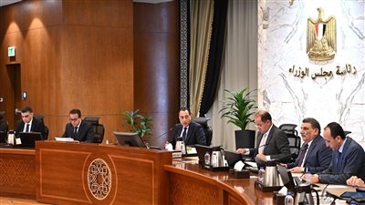رئيس الوزراء يتابع موقف الاعتمادات المالية لشراء الأدوية والمستلزمات الطبية