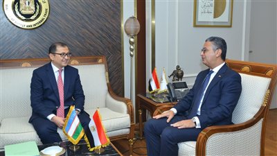 وزير التموين يبحث التعاون بمجال التجارة والتوزيع مع سفير أوزبكستان