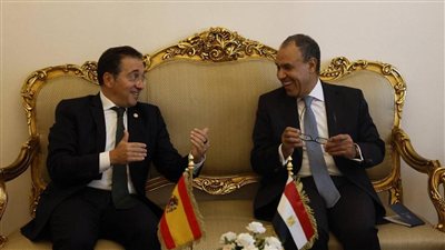 وزير الخارجية يبحث مع نظيره الإسباني تعزيز التعاون بمجالات السياحة والتعليم
