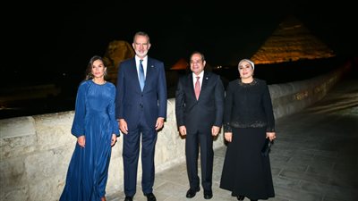 الرئيس السيسي يقيم مأدبة عشاء لملك إسبانيا بمنطقة الأهرامات 