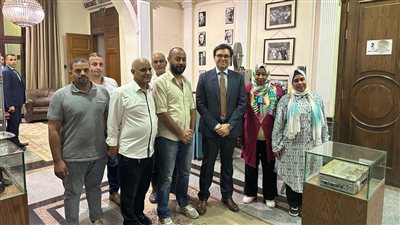 وزير الثقافة يتفقد أنشطة وبرامج قصر السينما