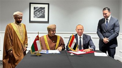 مصر وعُمان توقعان مذكرة تفاهم لتعزيز التعاون بمجال الطيران المدنى 