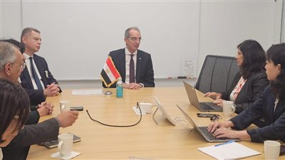 وزير الاتصالات يبحث مع شركات عالمية التعاون بمجالات تصميم وتصنيع الإلكترونيات 